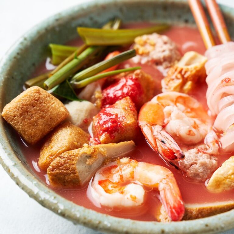 Yen Ta Fo, Mi Thailand dengan Kuah Merah